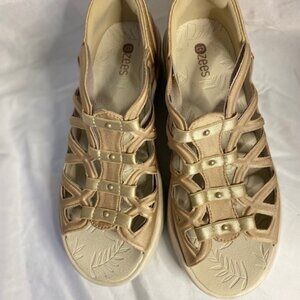 Bzees Sapphire Women's Washable Gladiator Sandal, size 7 in Ivory